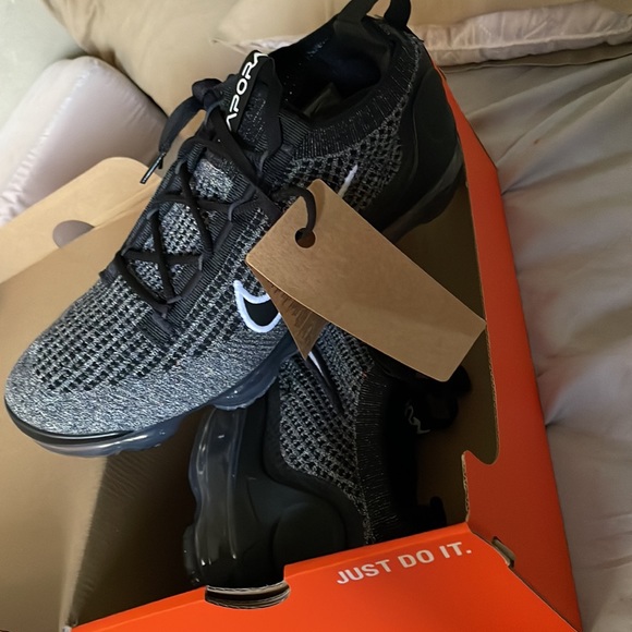 COPY - Brand new nike 2021 vapormax size 10 - Picture 3 of 4